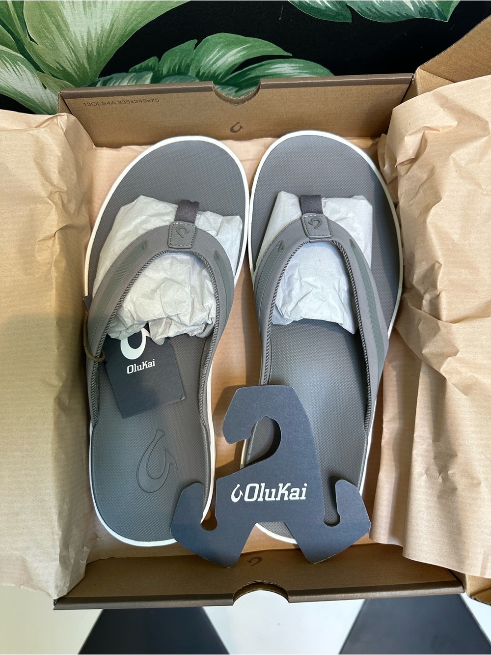 OluKai Leeward Graphite Grey Flip Flop - Picture 2 of 2